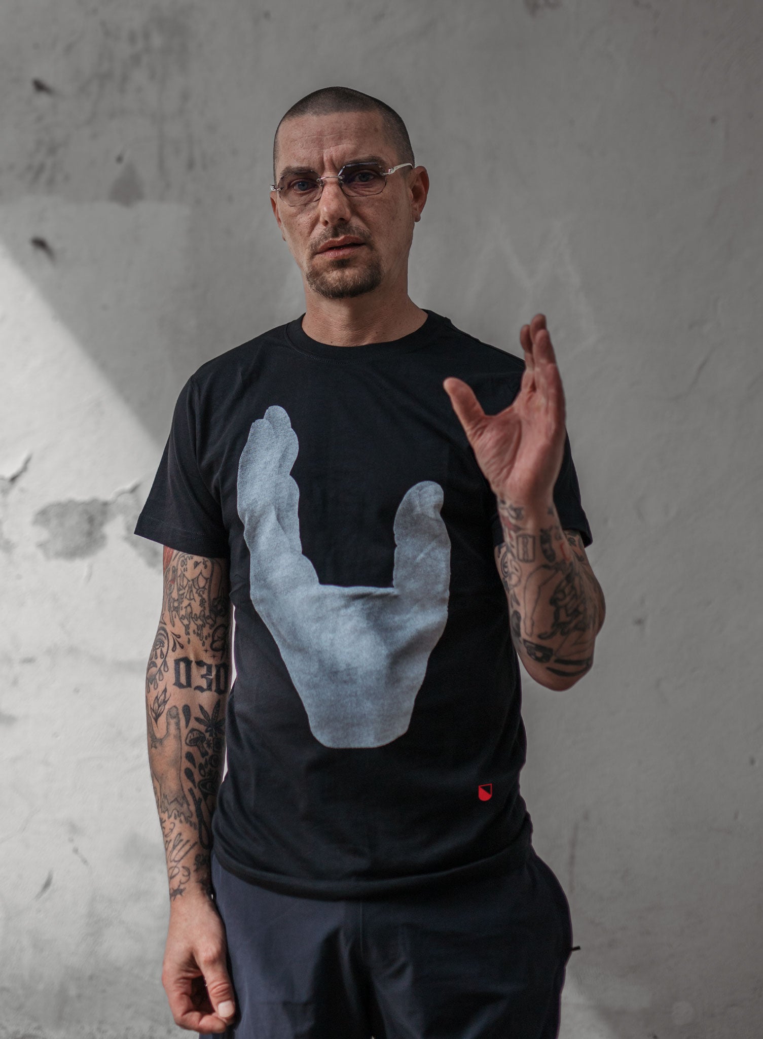 LIMITED EDITION 'UTJE' SHIRT ZWART